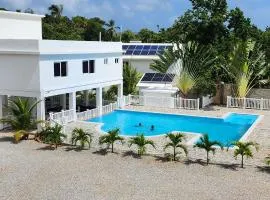 Room for 2 w kitchen pool close to the beach