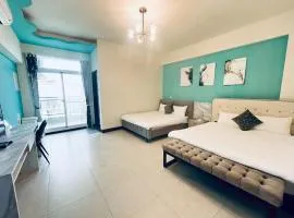 小路彎彎民宿 鄰近火車站 前庭有停車位