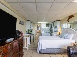 Beachfront Escape Pool Decks Jacuzzi Tub