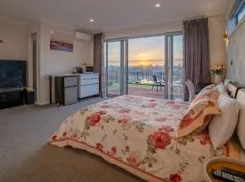Lake view, private access room & private Bathroom