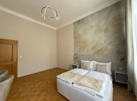 Bright rooms by Schönbrunn, next to U6 Niederhofstraße