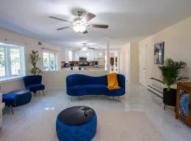 Huge Pocono Dreamhouse 4 bedrooms 12 guests