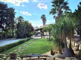Donna Caterina Home Sicily-Hot tub, private parking, WI-FI, hotel a Pietraperzia