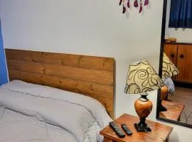 Habitación con baño privado acceso a cocina y terraza en Miraflores