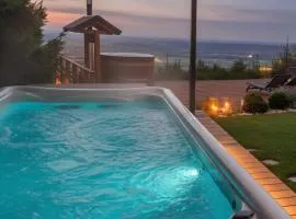Panoramic View Cottage Heated Pool, Swimspa & Sauna