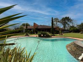 exclusive villa - private pool, luxury and comfort、アルメニアのホテル