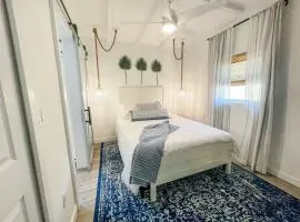 Curlys Cottage - A Vintage Coastal Retreat
