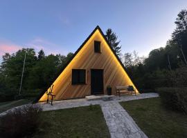 HAUS28 - Modernes A-Frame im Wald, villa em Grattersdorf
