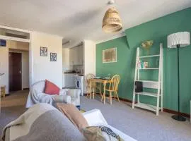 1Bed Central Apt With Parking