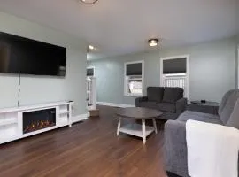 Cozy Cottage On Main