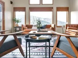 Hide-A-Way. Private Hot Tub Pets Welcome.