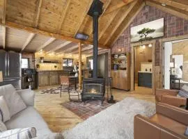The Tyrolean Cabin. Panoramic Views. Hot Tub.