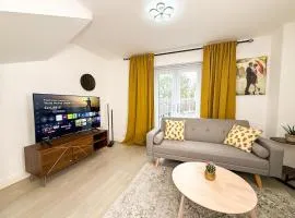 Modern 3-Bedroom Wolverhampton City Home, WiFi&Parking