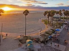 Walk to Santa Monica Beach & Pier I Free Parking!