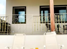 Chalé Citrino Conforto vista para Montanhas - no melhor da Lapinha da Serra, hotell sihtkohas Santana do Riacho