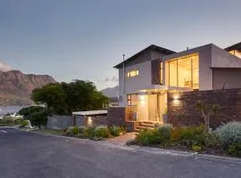 Villa Rhulani & Protea Suite - Luxurious Villa with Sea and Mountain Views, Pool & Inverter
