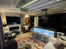3 Bed 2 Bath Luxury Apartment in Kensington