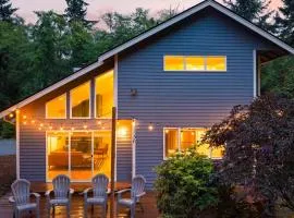 Stylish Forest Getaway on Whidbey Island Near Beaches Wineries Trails Cedarview Retreat by AvantStay