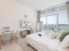 StayShort - Mesmerizing Studio in Damac Hills with City Views