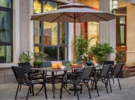 Weisi Zhenpin Holiday Courtyard