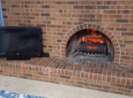 Arvada में, होटल Tiki Bar in The Basement