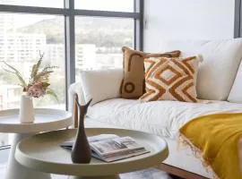 Elegant Woden Stay near Hospital, Mall, Parking