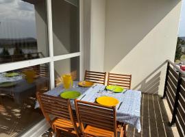 L'INTEMPOREL RESIDENCE LES HERMINES APPARTEMENT POUR 8 PERSONNES - FR-1-814-148, hotel in Super Besse