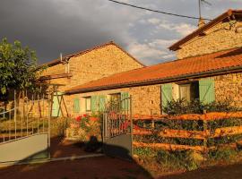 Gîte de campagne avec animaux acceptés près de Roanne - FR-1-496-376, hotel in Vendranges
