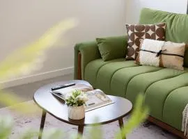 Cozy Woden Stay, Hospital, Mall, Pool, Parking