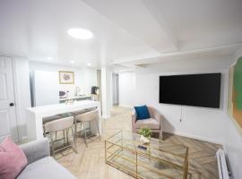Retro 2 bedroom basement APT with free parking, lejlighed i New Rochelle