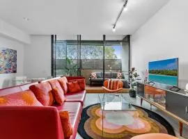 Vibrant 2-Bed Apartment Near St Kilda Beach