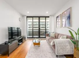 Canberra Central,Modern 2BR Getaway, Parking,ANU