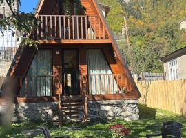 Cozy Cottage JuFu, chal&eacute; em Mestia