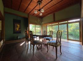 無為自然 -old Samurai residence-, hotel em Yunoo