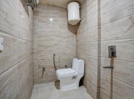 Hotel Grand Lowsan Airport, hotel near Delhi International Airport - DEL, New Delhi