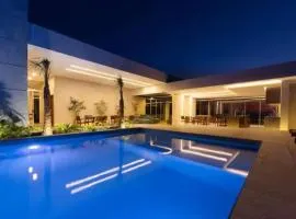 DEPARTAMENTO MODERNO EN EQUIPETROL DE LUJO CERCA DE MALL, SUPERMECADOS, VENTURA MALL y en la zona mas exclusiva de Santa Cruz