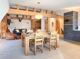 Traumhafte Ferienwohnung in den Schweizer Alpen, hotel in Saas-Grund