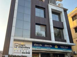 Royal Dormitory, hotel v destinaci Jālgaon