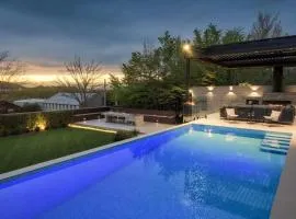 Bridle Path Retreat - Modern Private Luxury
