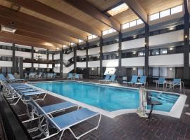 DoubleTree by Hilton Manhattan, KS, ξενοδοχείο σε Manhattan