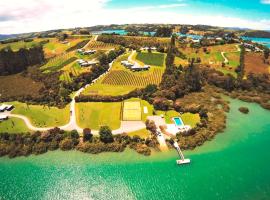 Riverside Matakana, hotel with parking in Matakana