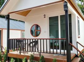 The white resort & restaurant koh yao yai，位于Ban Khlong Hia的别墅