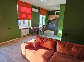 Wood Appartment on Svobody, hotel in Kamjanske