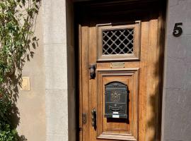 La Maison Provençale, guest house in La Roquebrussanne