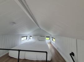 Rimu View 3 by Tiny Away, hotel in Ruatapu