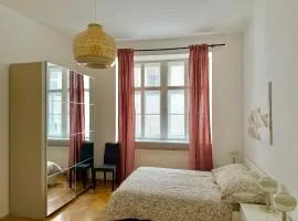 2-Bedroom Stylish Apartment with Free Parking