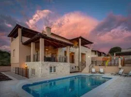 Luxury Villa San heated pool sauna