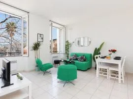 BnGo I Emerald Suite I 6 pax, center