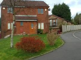 Two bedroom home in quite culdisac over looking hospital