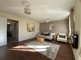 Modern 5-Bedroom House in Maidenhead